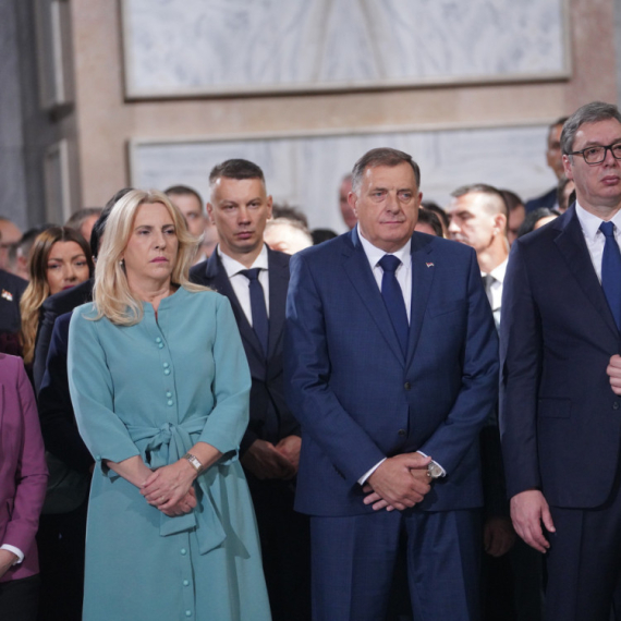 Sledi doček ispred Palate Srbija; Vučić poručio: Šaljemo poruku bratske ljubavi, srpski narod želi mir VIDEO