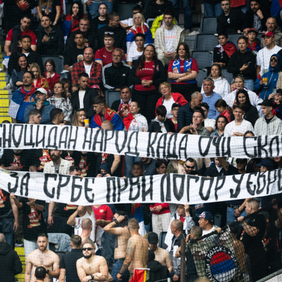 Jaka poruka navijača Srbije u Stokholmu FOTO