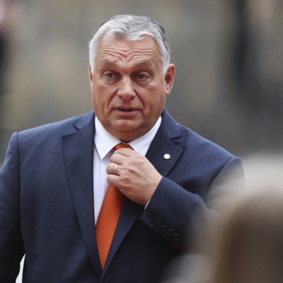 Muk; ceo svet ih sluša: Orban završava rat?