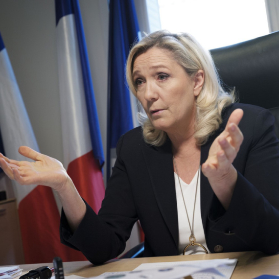 Rezultati prvih izlaznih anketa predviđali pobedu stranke Marin Le Pen