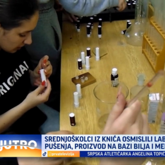 Srednjoškolci osmislili neobičan proizvod za odvikavanje od pušenja cigareta VIDEO