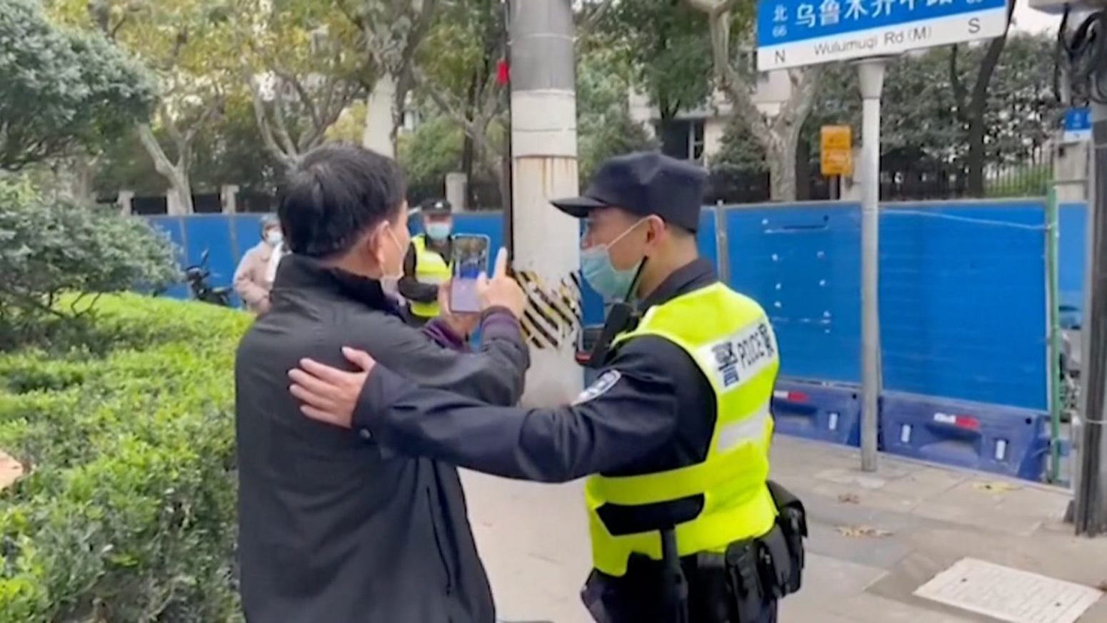 Kineska policija: Izbrišite fotografije sa protesta ili vam sledi hapšenje