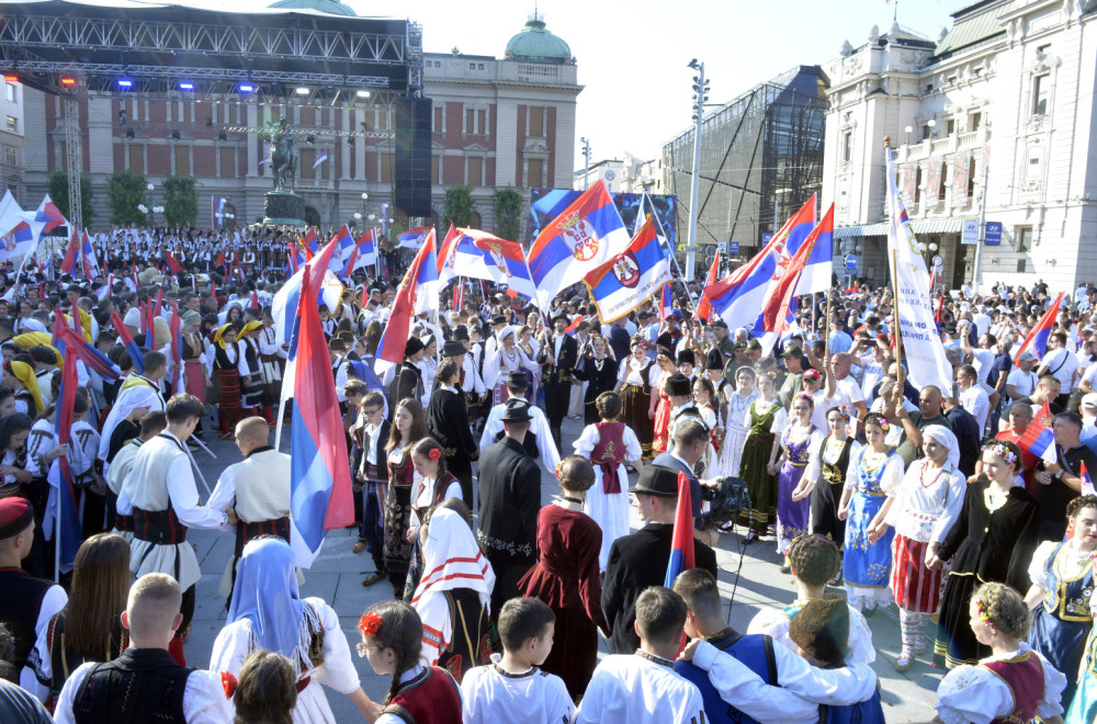 Opozicioni mediji ne prestaju sa napadima na sve srpsko; Sad im smeta poruka da Srbi nisu genocidni VIDEO