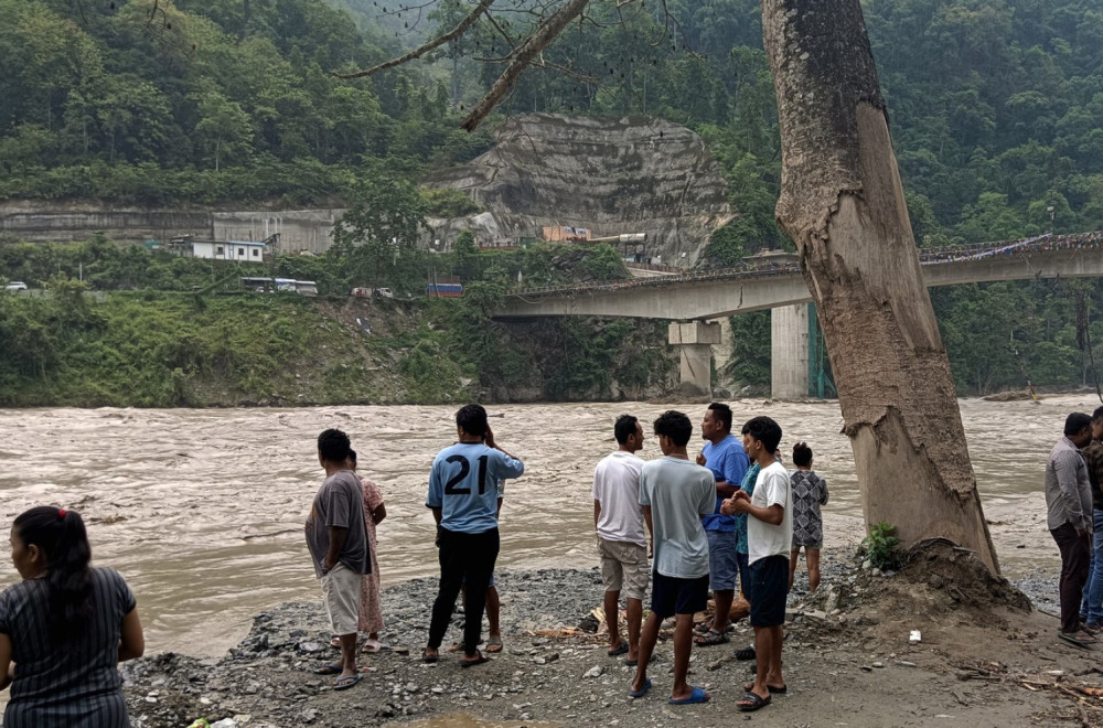 Poplave napravile haos: Šest poginulih, 2.000 turista zaglavljeno VIDEO