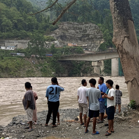 Poplave napravile haos: Šest poginulih, 2.000 turista zaglavljeno VIDEO