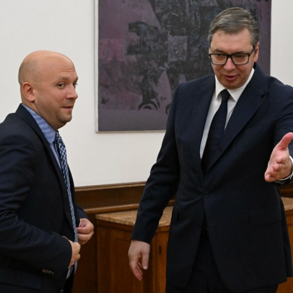 Vučić sa Zaracinom otvoreno o situaciji na KiM; Primio u oproštajnu posetu ambasadora Češke FOTO