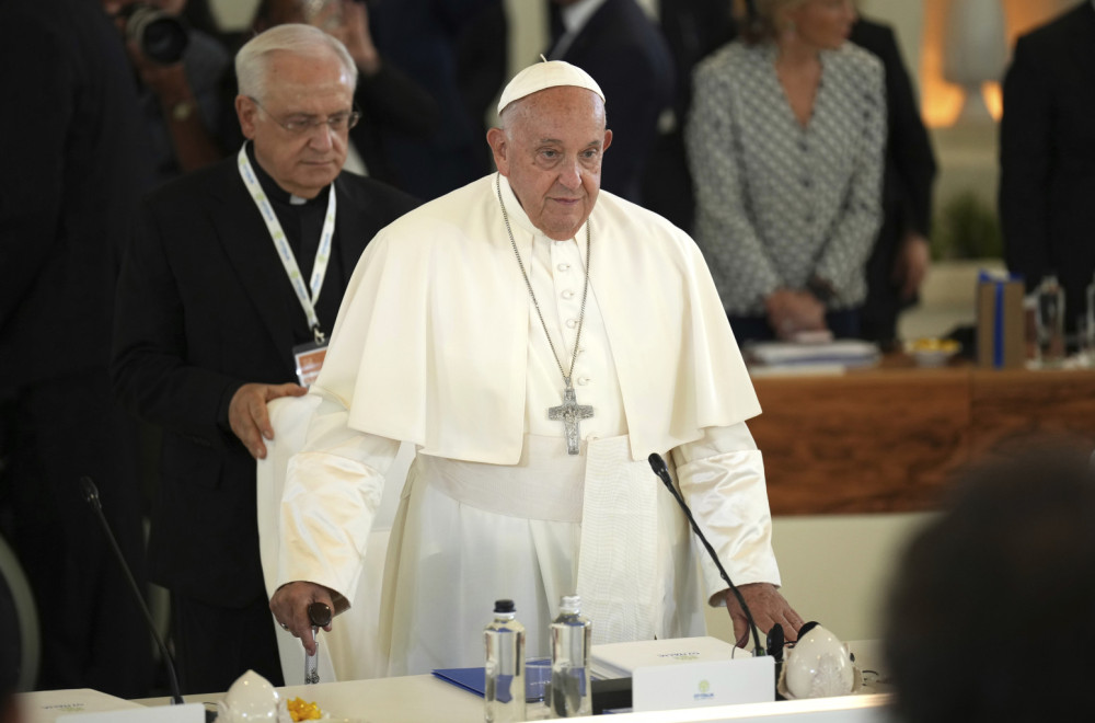 Papa poručio: Svet ne postoji bez politike