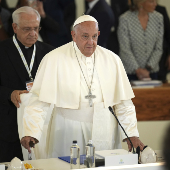 Papa poručio: Svet ne postoji bez politike