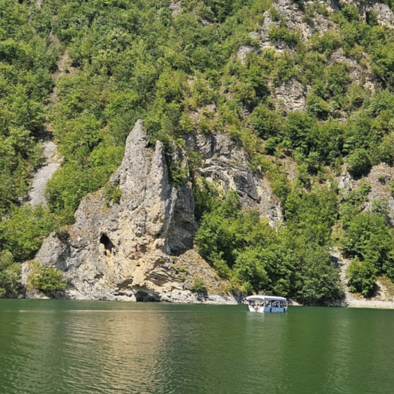 Tragičan kraj potrage: Iz Zlatarskog jezera izvučeno telo muškarca za kojim se tragalo