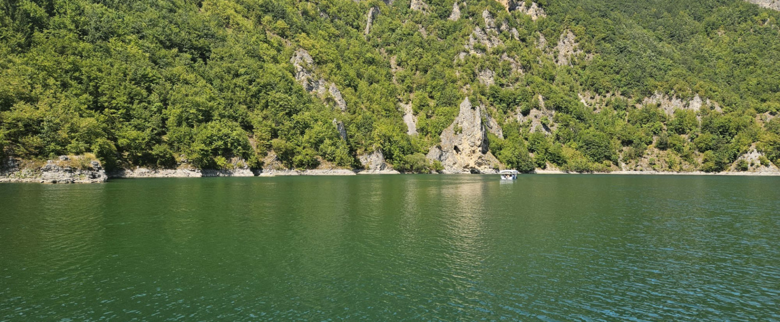 Ovo srpsko jezero je pravi letnji hit: Na hiljade turista iz čitavog sveta ga posećuje FOTO