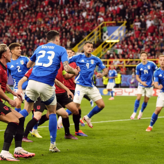 Italija zaključala loptu – Albanija se grčevito brani