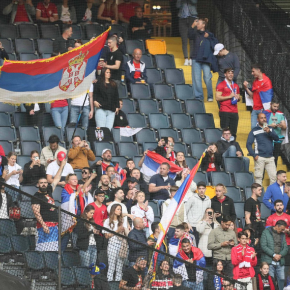 Srpski navijači stigli u Gelzenkirhen VIDEO