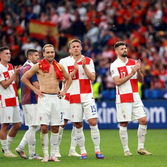 Navijači teško podneli poraz Hrvatske – leteli su televizori VIDEO