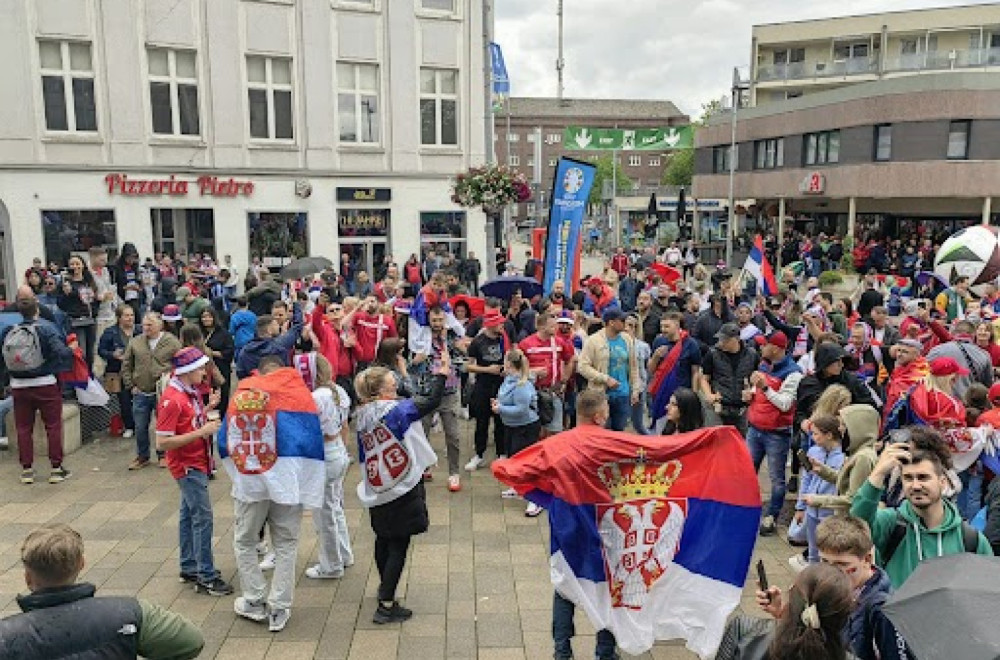 Srbi se kolom zagrejali za Engleze;  stiže i Jugo podrška u Gelzenkirhen; Grobari kao i Delije