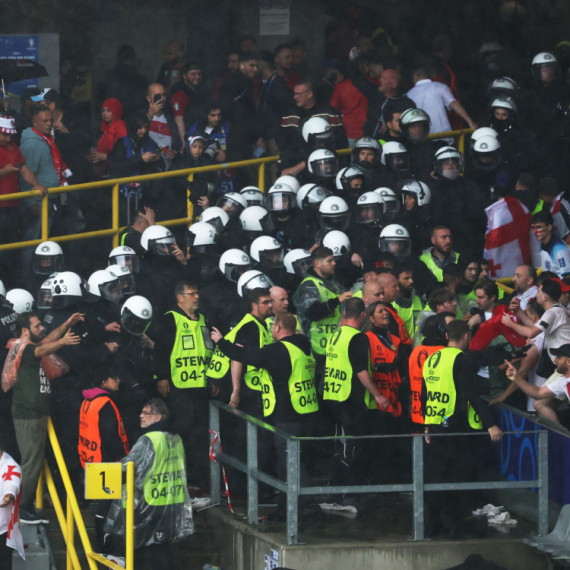 Nova tuča na EURO – Gruzini i Turci "pesničili" unutar stadiona VIDEO