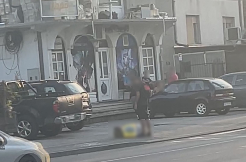 Strašno nasilje u Čačku: Mladić šutirao devojku dok je ležala na sred ulice i plakala FOTO/VIDEO