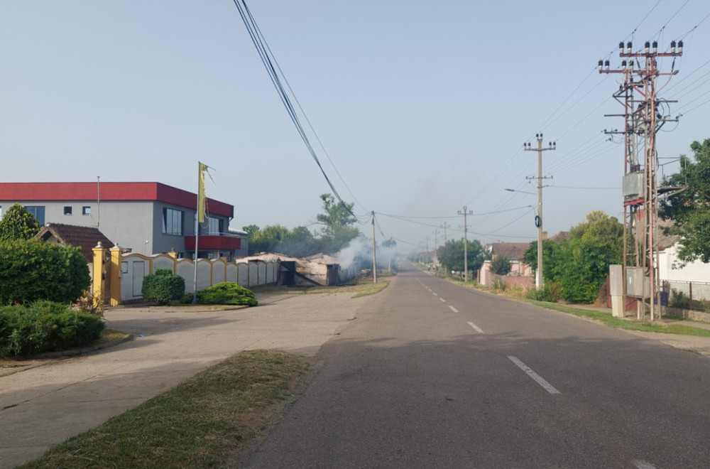 Vatrogasci još uvek u fabrici u Šidu: Inspekcija obišla mesto požara FOTO