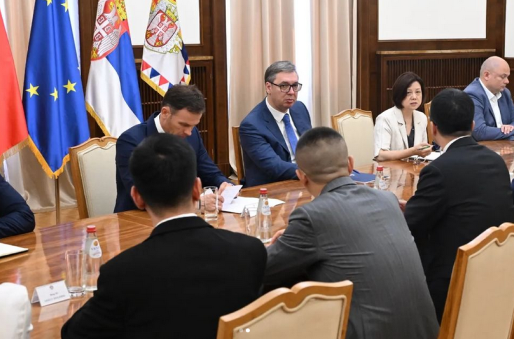 Vučić se sastao s predstavnicima Zhejiang Geely Holding-a: Razvoj auto-industrije je ključ