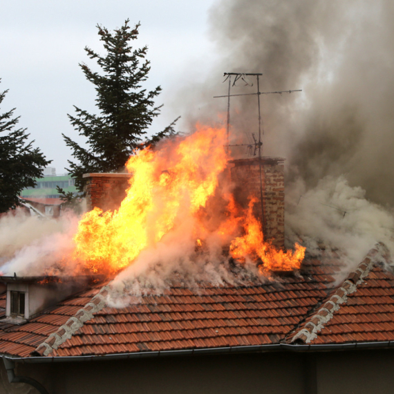 Udario grom: Gorela kuća kod Prijepolja FOTO