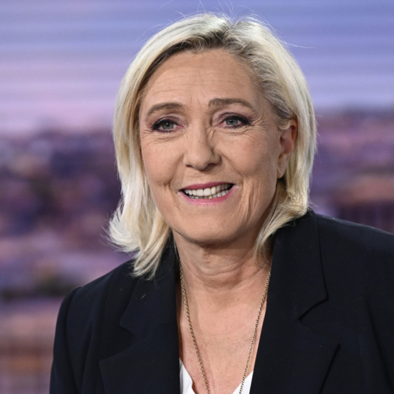 Le Pen uverena da će njena stranka osvojiti apsolutnu većinu u parlamentu