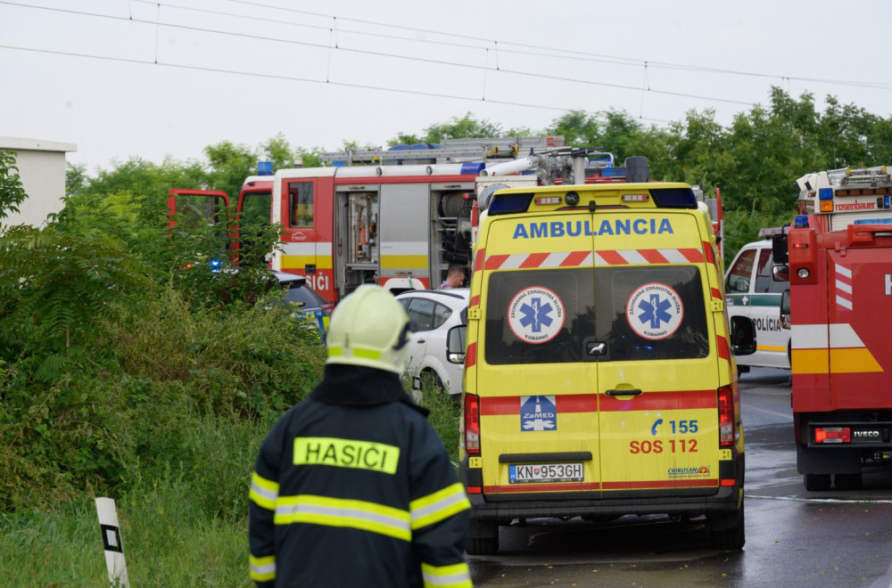 Užas u Slovačkoj: Stravičan sudar autobusa i voza, raste broj poginulih VIDEO