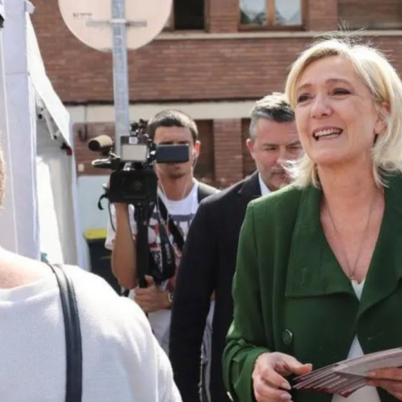 Izbori u Francuskoj: "Makron neće moći da šalje vojsku u Ukrajinu ako mi napravimo vladu", kaže Marin Le Pen