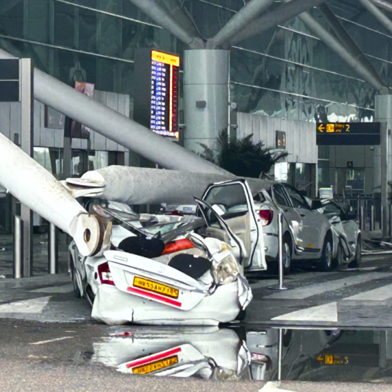 Haos na aerodromu: Srušio se krov, jedna osoba poginula VIDEO