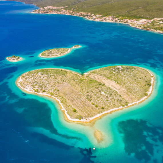 Poznati britanski list piše o hrvatskom ostrvu: "Geografsko čudo" FOTO