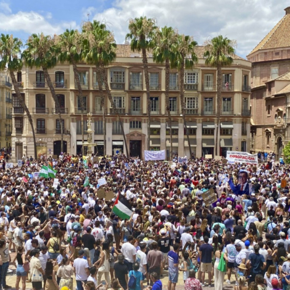 Masovni protesti na popularnoj letnjoj destinaciji: "Ovo nije turizam, ovo je invazija" FOTO