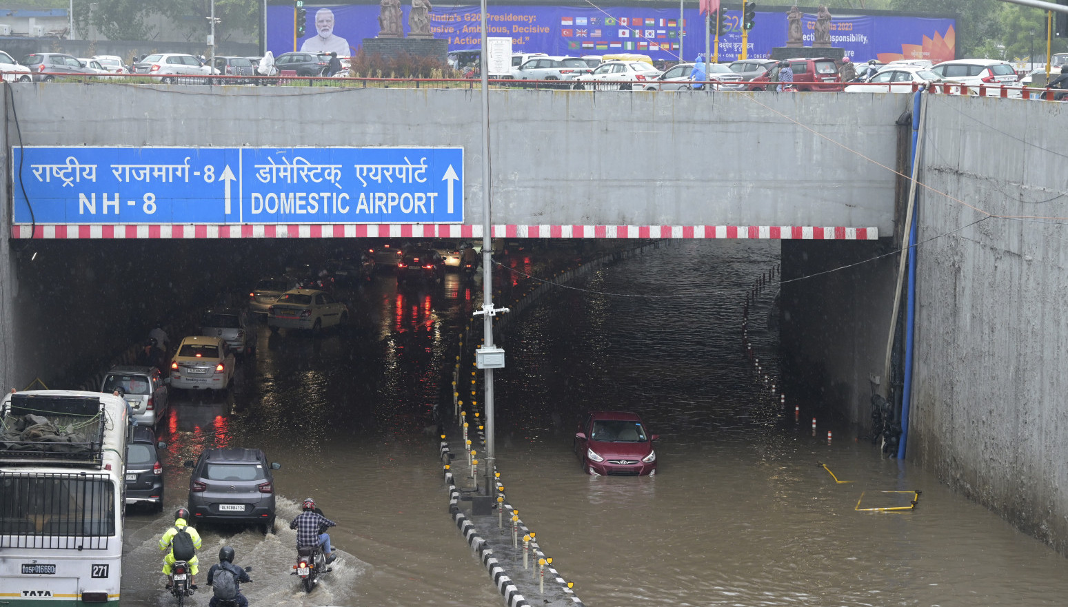 Nezapamćene kiše u Nju Delhiju: Raste broj mrtvih