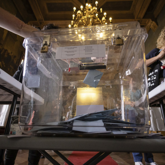 Velika izlaznost: Francuzi masovno glasaju u prvom krugu parlamentarnih izbora