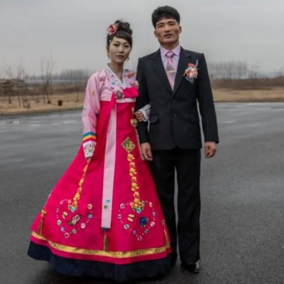 Severna Koreja: Zašto se Pjongjang bori protiv belih venčanica i južnjačkog slenga