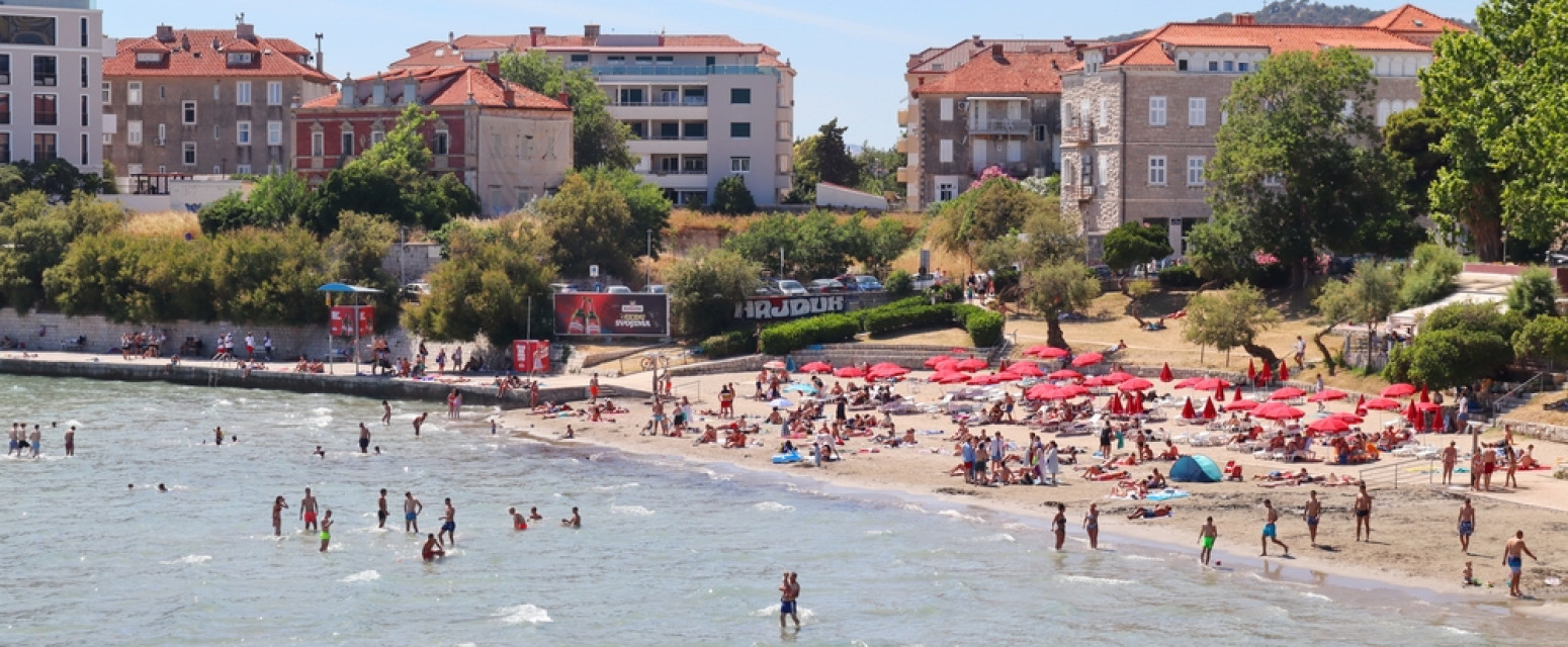 Turisti šokirani zbog prizora na poznatoj hrvatskoj plaži: "Odlazimo, ovo je nepodnošljivo"