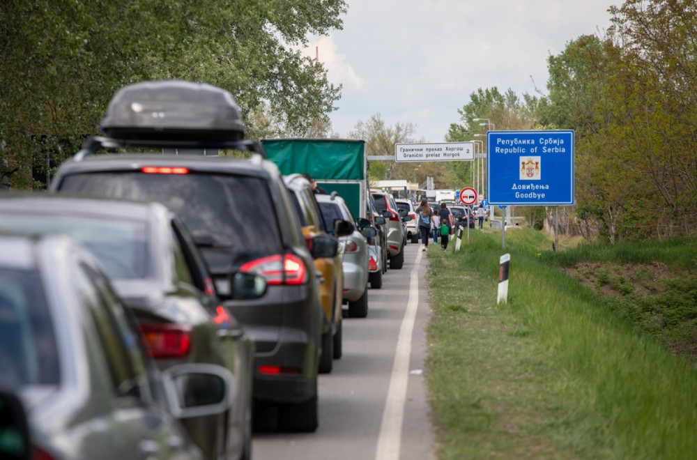 Kolaps: Kilometarske kolone na granicama, čeka se satima