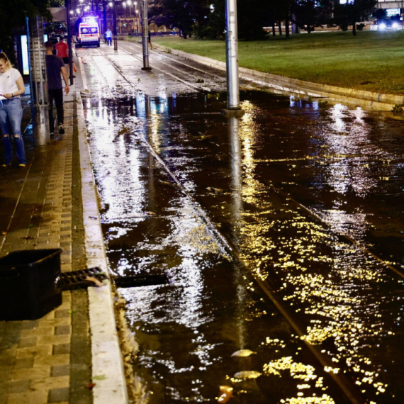 Apokalipsa u Beogradu, deo grada u mraku; Potpuni potop, haos na ulicama, vozila plivaju VIDEO