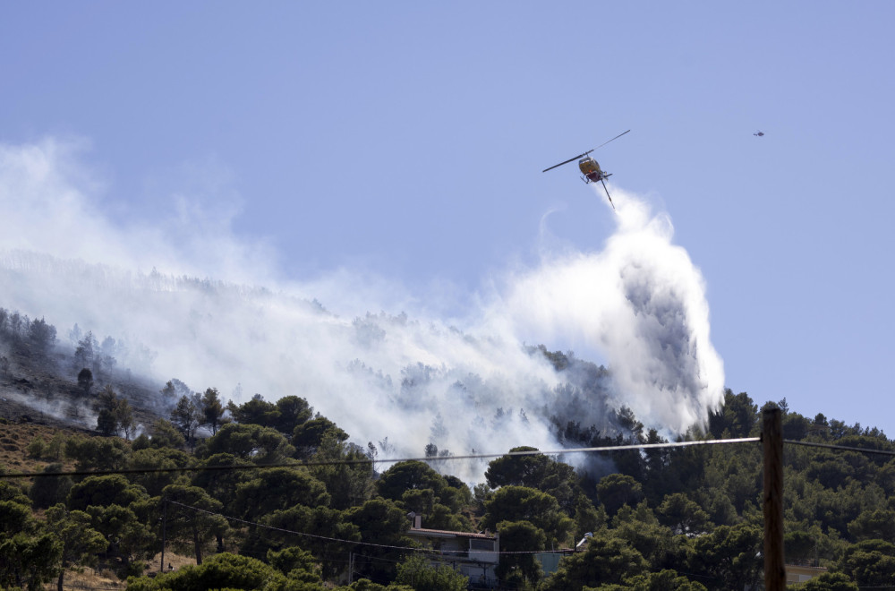 Grčki vatrogasci se drugi dan bore sa požarom na ostrvu Kos FOTO/VIDEO