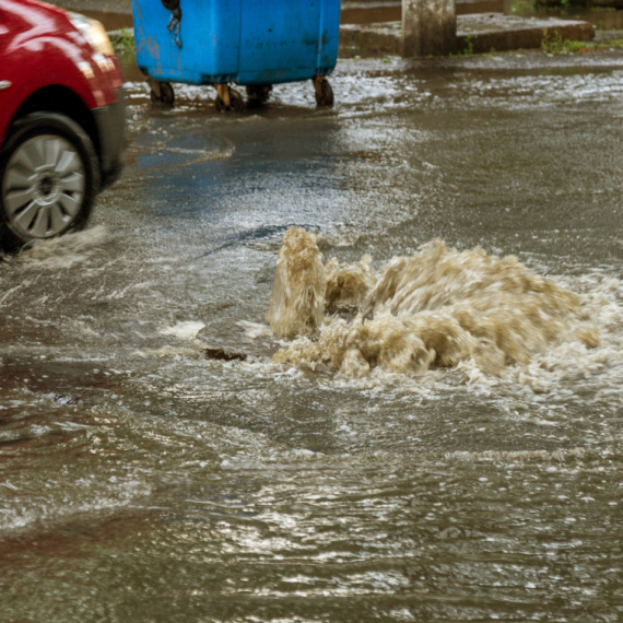 Srbija u velikom problemu, gradovi pod vodom; Izdato upozorenje: Ceo dan padavine VIDEO