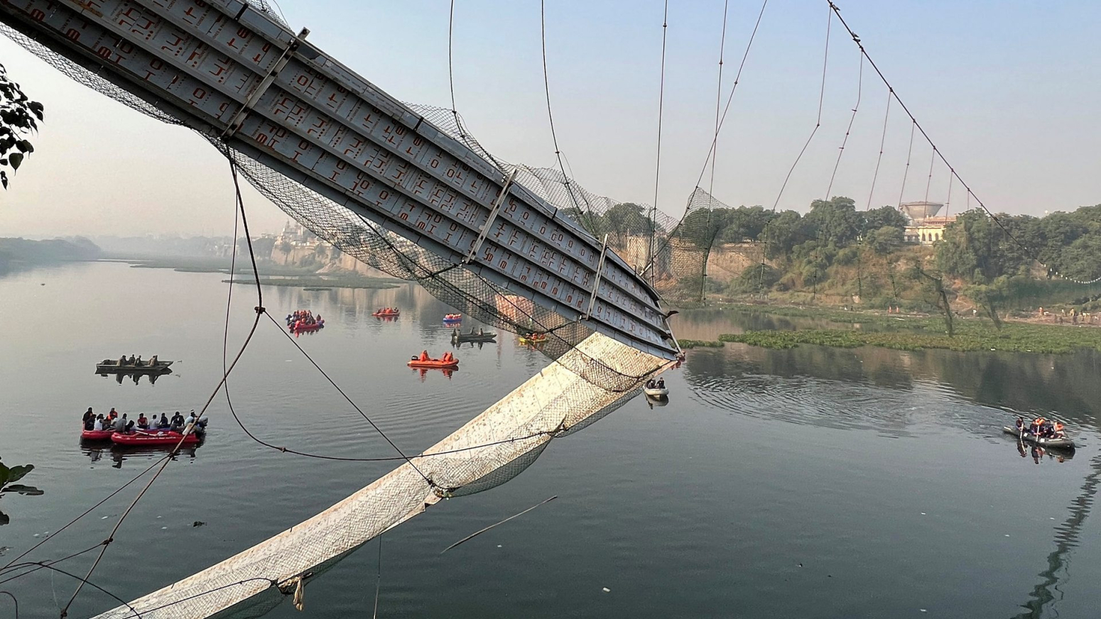 Pad mosta u Indiji: Bledi nada za preživele u tragediji u Gudžaratu