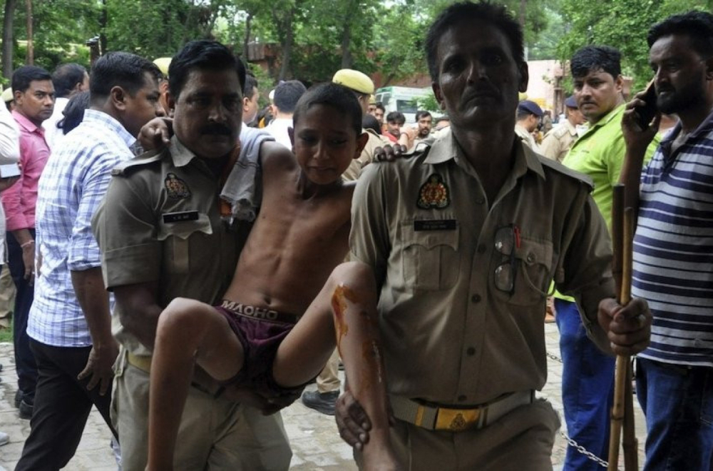 Više od sto ljudi poginulo u stampedu na verskom skupu u Indiji