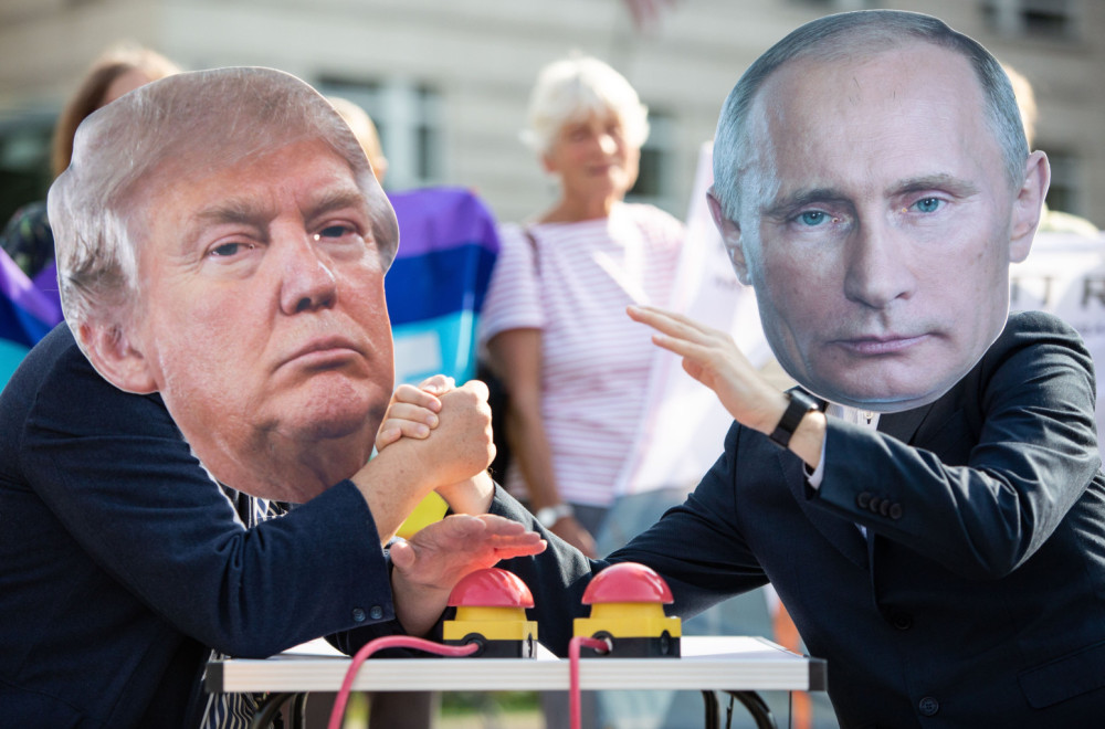 "Bomb": Trump is negotiating with Putin?