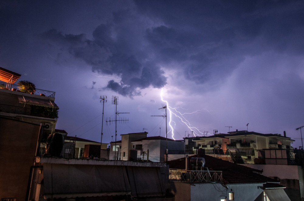 Izdato hitno upozorenje u Grčkoj: Očekuju se stravične oluje u mestima gde Srbi letuju