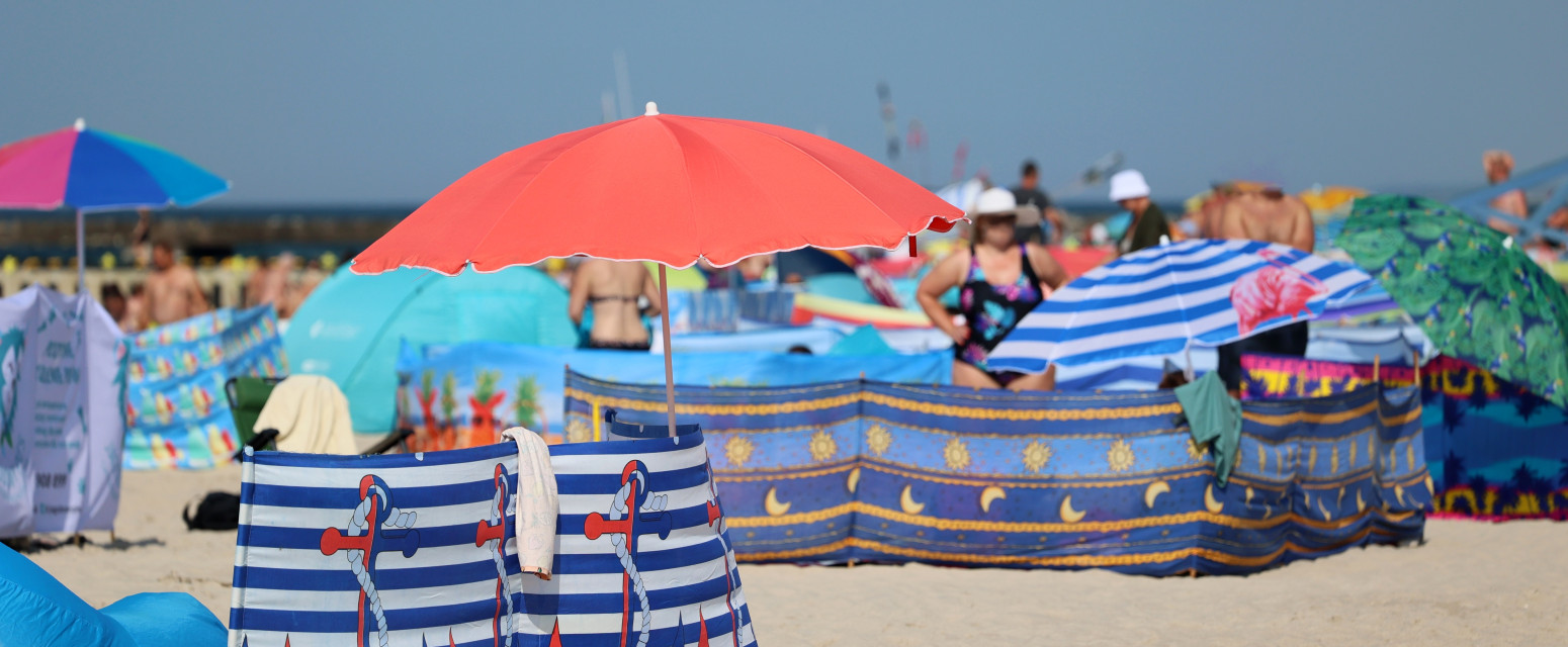 Nesnosne gužve na plažama u Grčkoj: "Ovo je horor, nema gde čačkalica da se baci" ANKETA