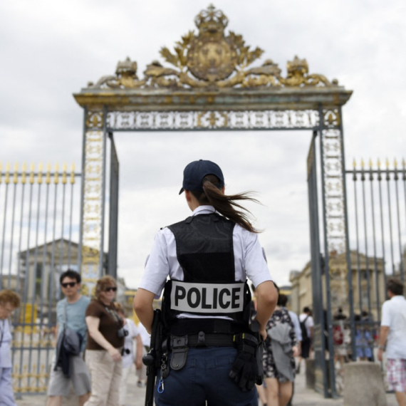 Haos u Versaju: Policija upala u dvorac FOTO