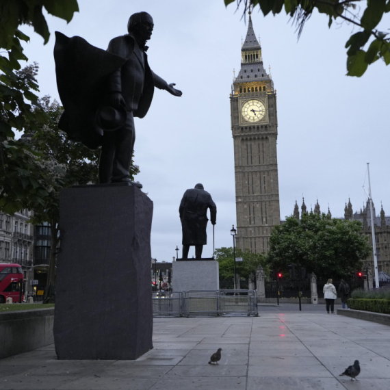 Faraž IN, Tras OUT; Promene u britanskom parlamentu nakon izbora