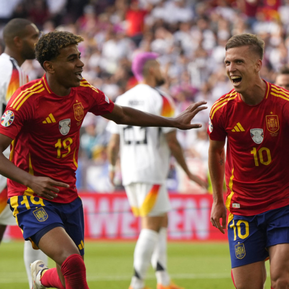 Španija vodi i brani se pred finiš meča