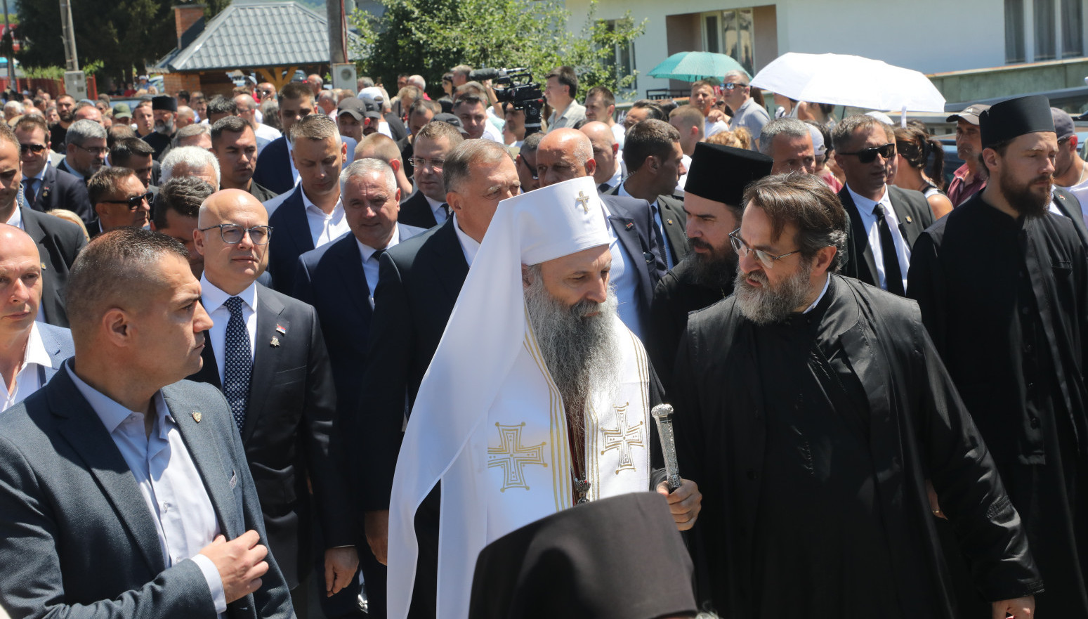 Patrijarh Porfirije u Bratuncu: Naše današnje bitke su za mir, slogu i činjenje dobra FOTO