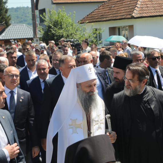 Patrijarh Porfirije u Bratuncu: Naše današnje bitke su za mir, slogu i činjenje dobra FOTO