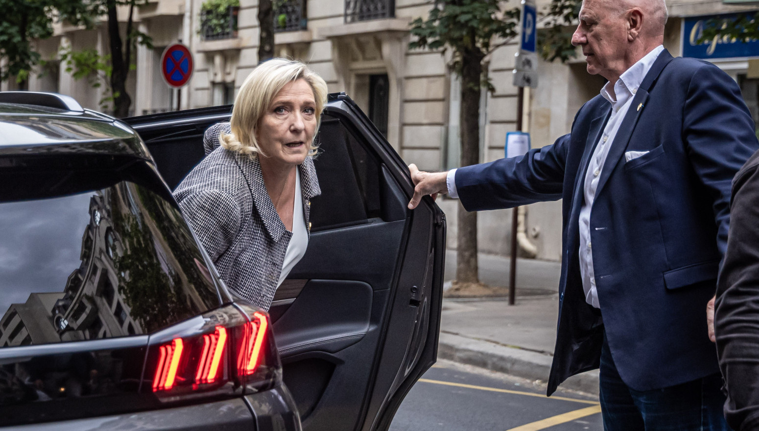 Le Pen pred sudom: "Odgovaraću na sva pitanja"