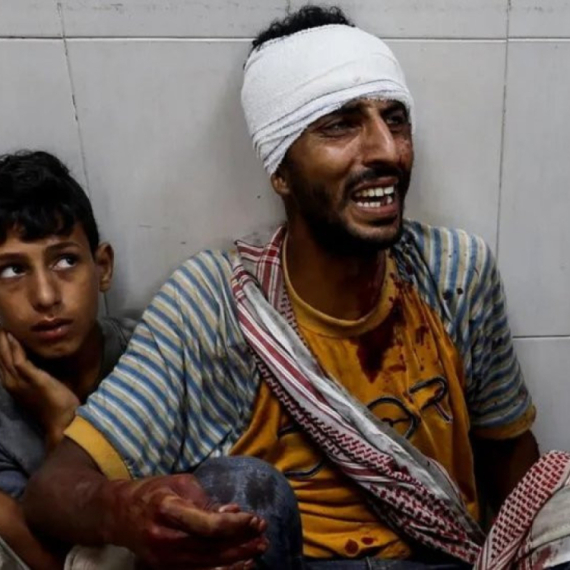 Izrael i Palestinci: Izraelska vojska pogodila kamp raseljenih u Gazi, ubijeno 29 ljudi