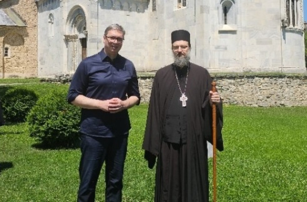 Vučić u Studenici: Na mestu istorije, u zadužbini Stefana Nemanje; Sa časnog puta ne smemo da skrenemo FOTO